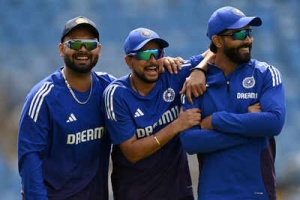 Gavaskar Calls for Kuldeep Yadav's Inclusion, Questions Bumrah's Fitness Ahead of Second England Test