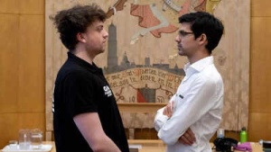 Chess Grandmaster Anish Giri Defends Hans Niemann, Citing Lack of Evidence in Cheating Scandal