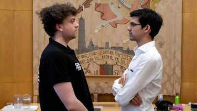 Anish Giri stands up for Hans Niemann.